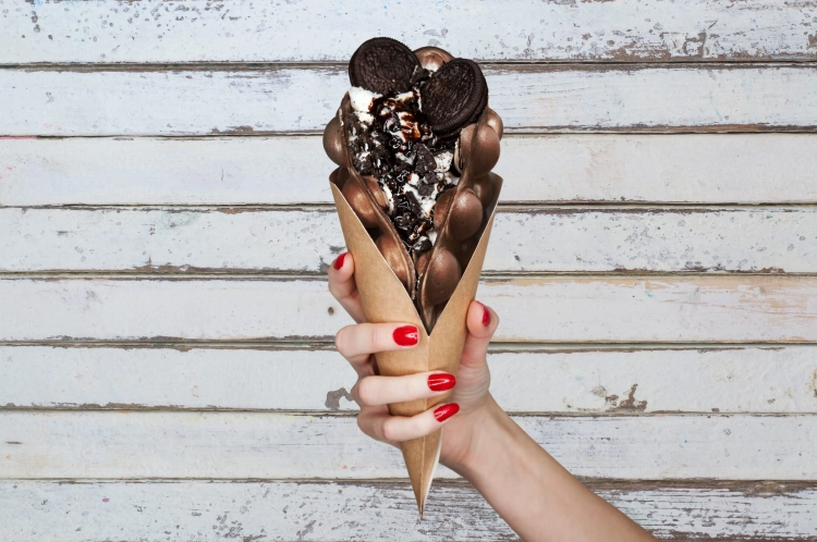 BUBBLE WAFFLE O SMAKU CZEKOLADOWYM.jpg